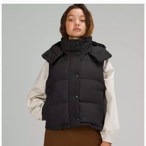 LULULEMON WUNDER PUFF CROPPED VEST. Size 2. Black new without tags!